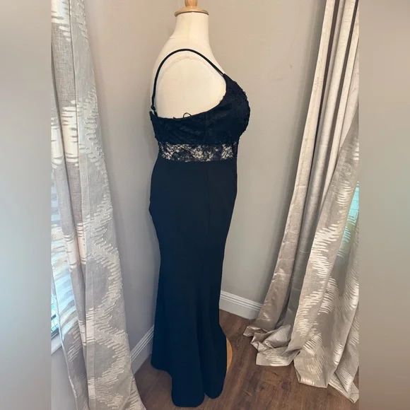Plus Dress 🖤 - Picture 9 of 11